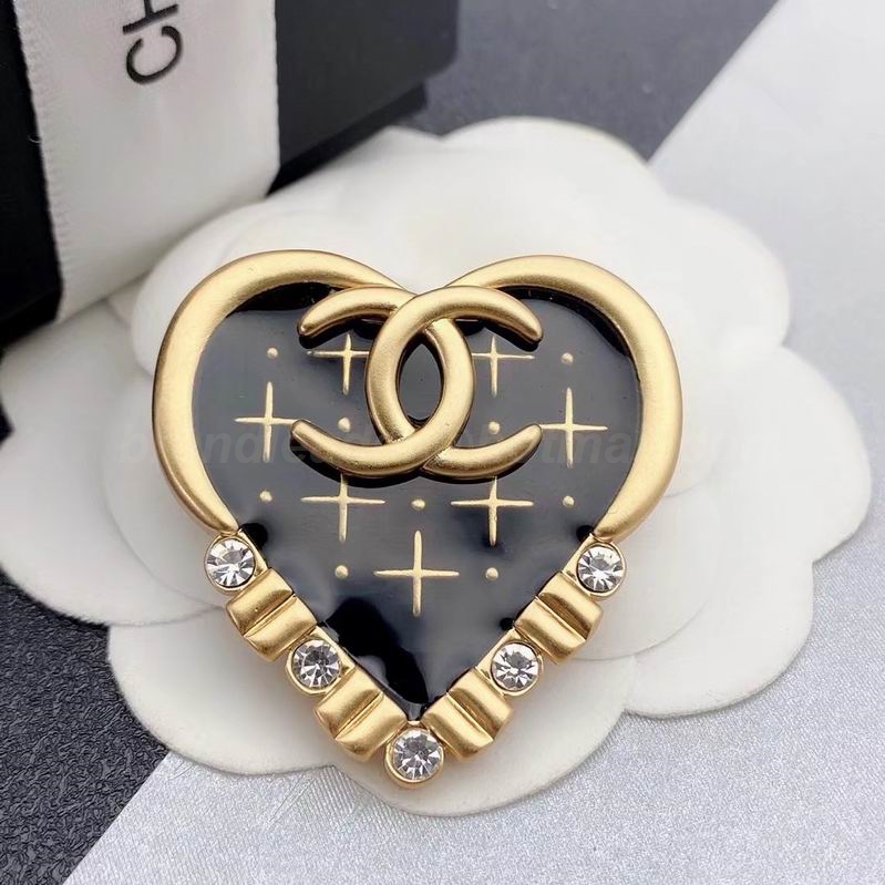 Chanel Brooch 326